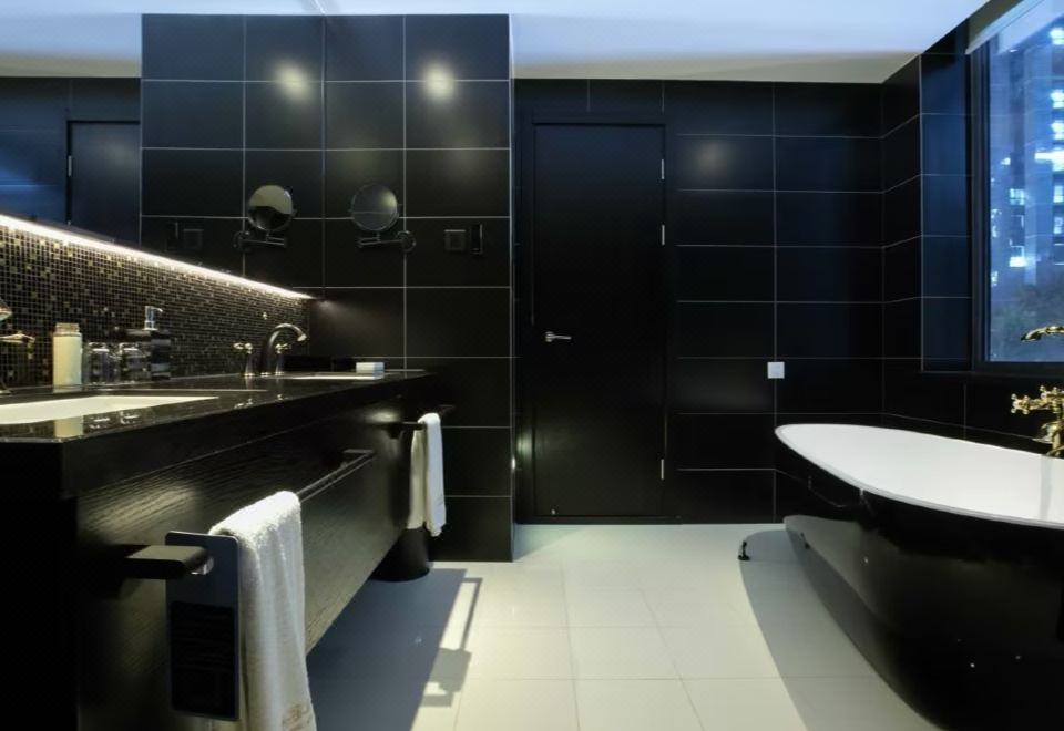 设计师套房（迷你冰箱+双洗手池+惬意浴缸+衣帽间）