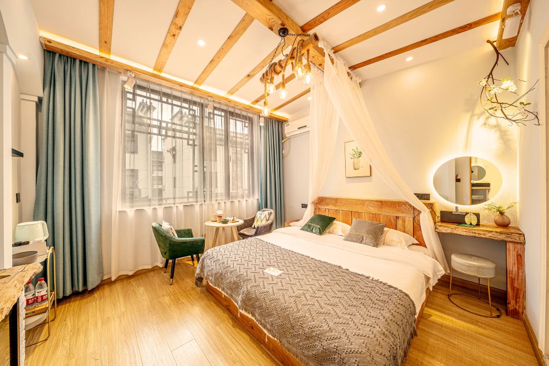 South Mountain-Fresh Sunshine Room