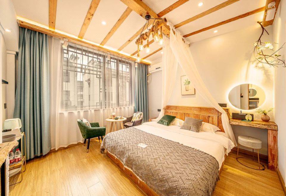 South Mountain-Fresh Sunshine Room