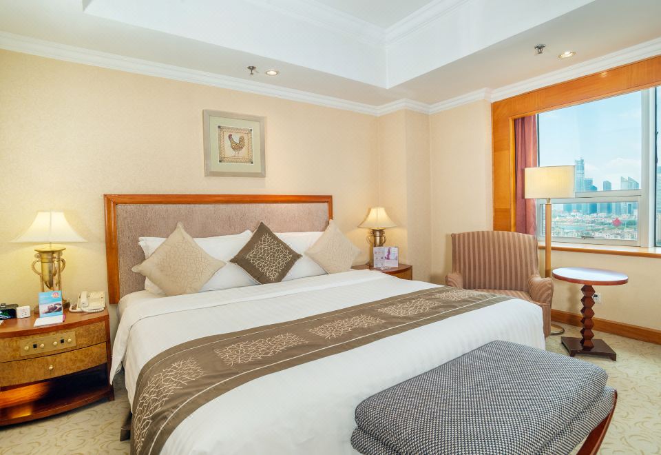 Crowne Plaza QingdaoSuite With Sea View