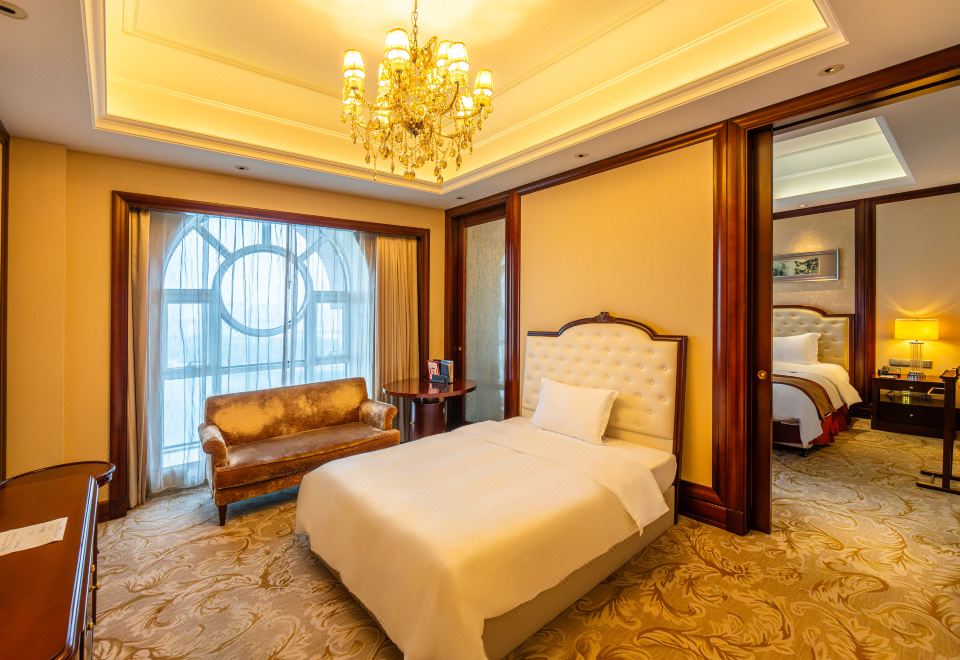 豪华湖景家庭套房