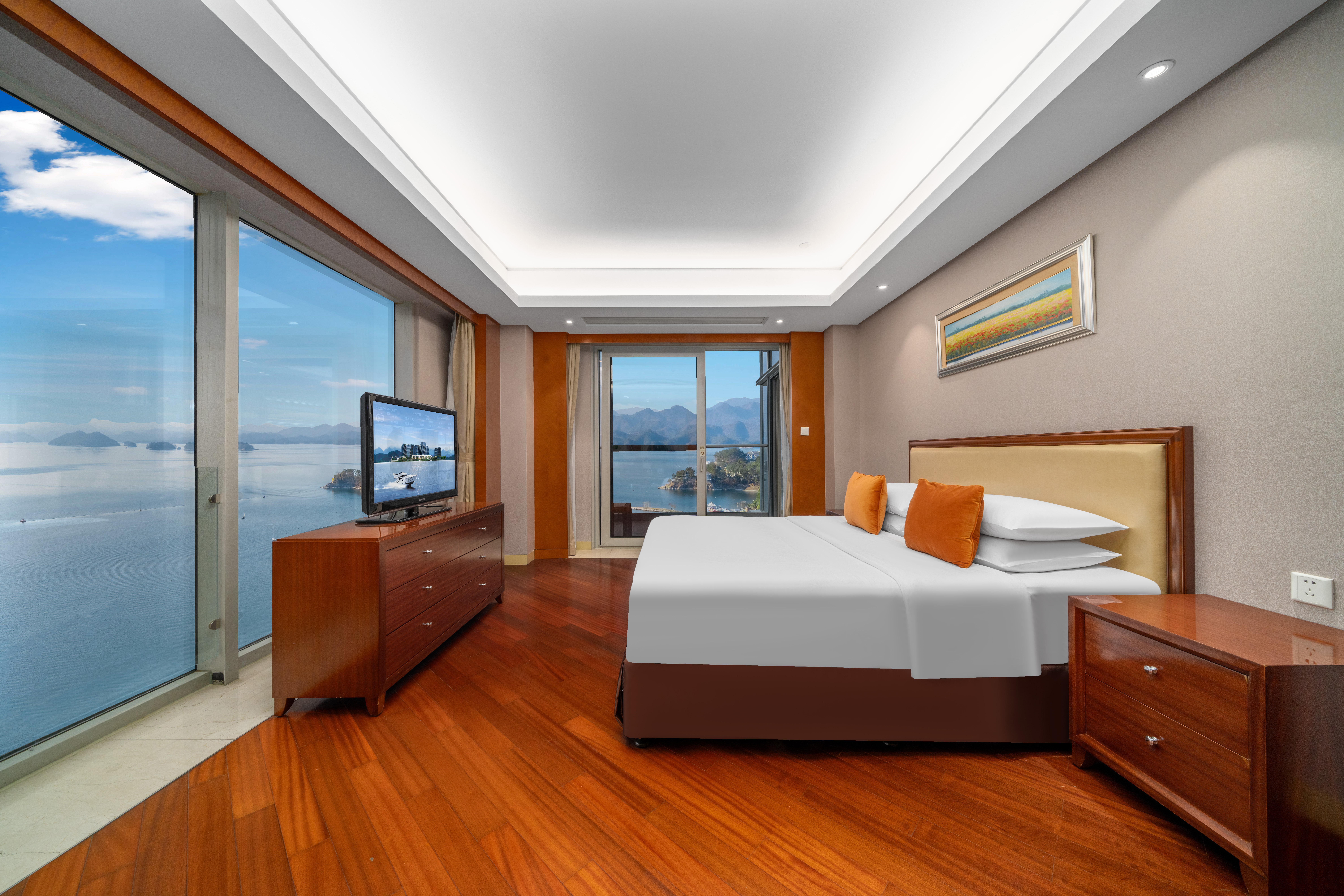 3号楼270度湖景三卧室套房