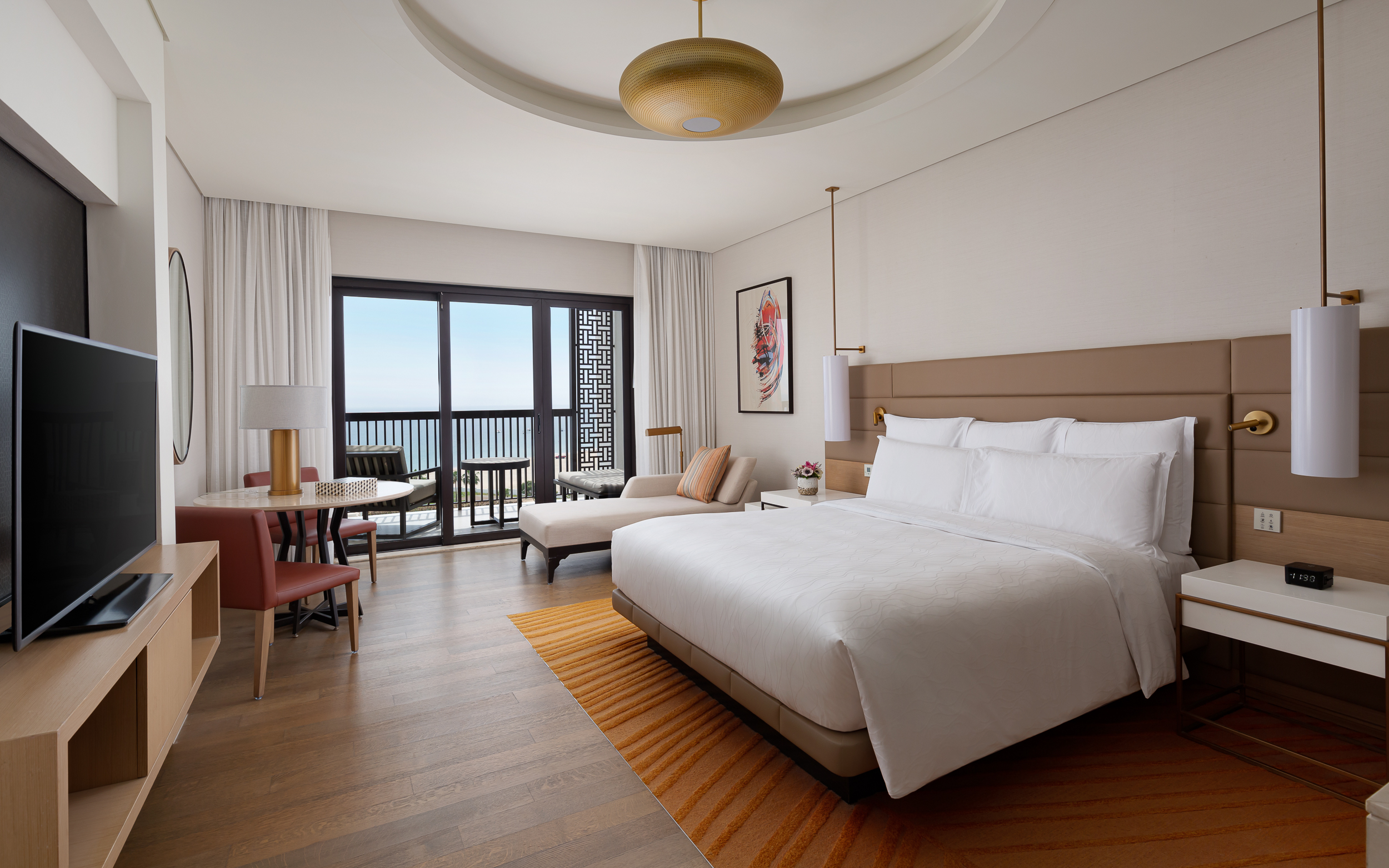 一卧室套房 可使用俱乐部休息室 面海