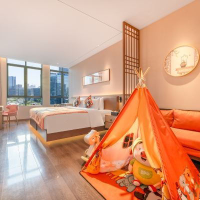 親子大床房（無線投屏+智能燈光客控+Mini吧暢享） 麗呈朗譽飯店（深圳龍崗中心大運新城店）優惠