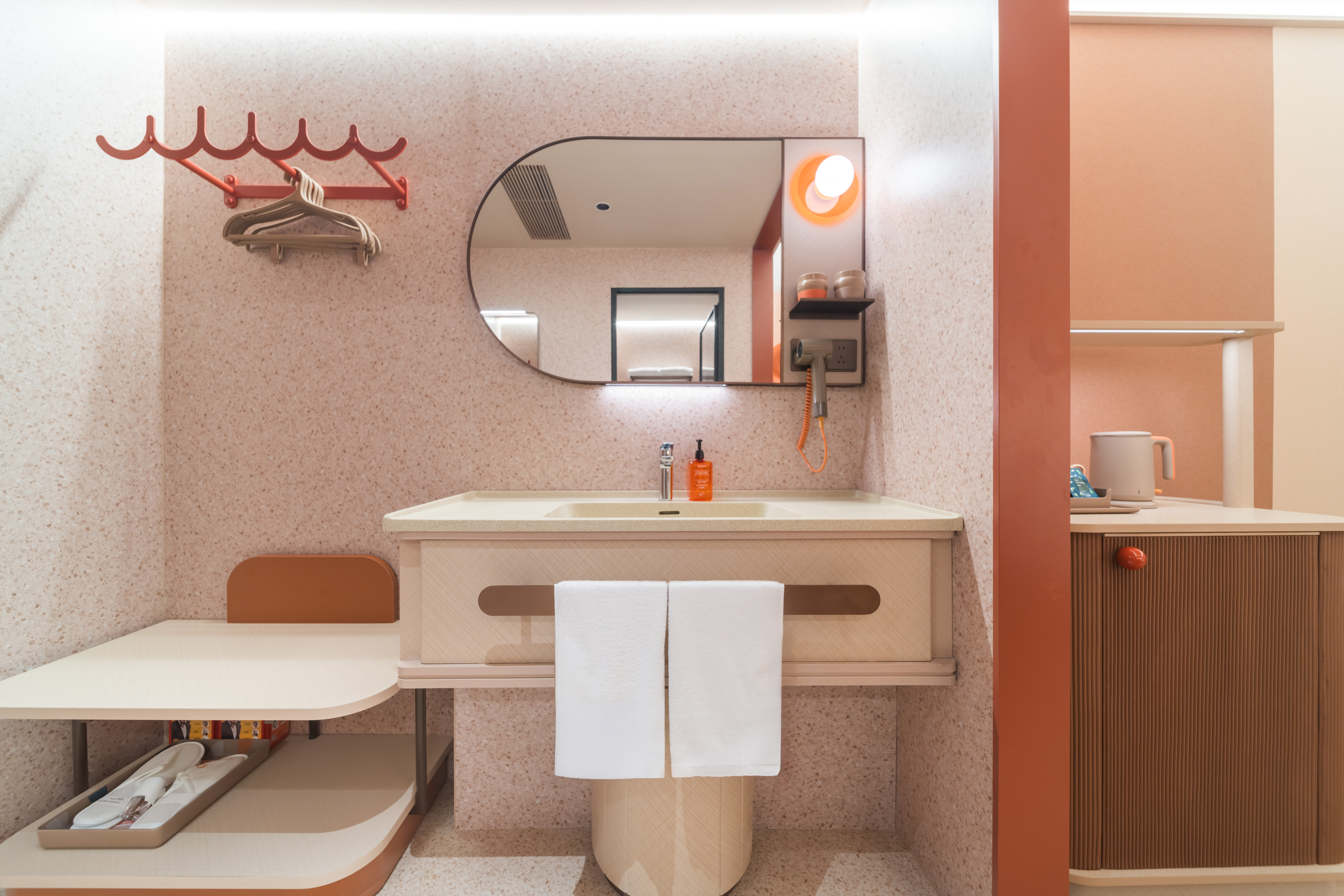 高級大床房（小冰箱+智能客控+電視投屏）