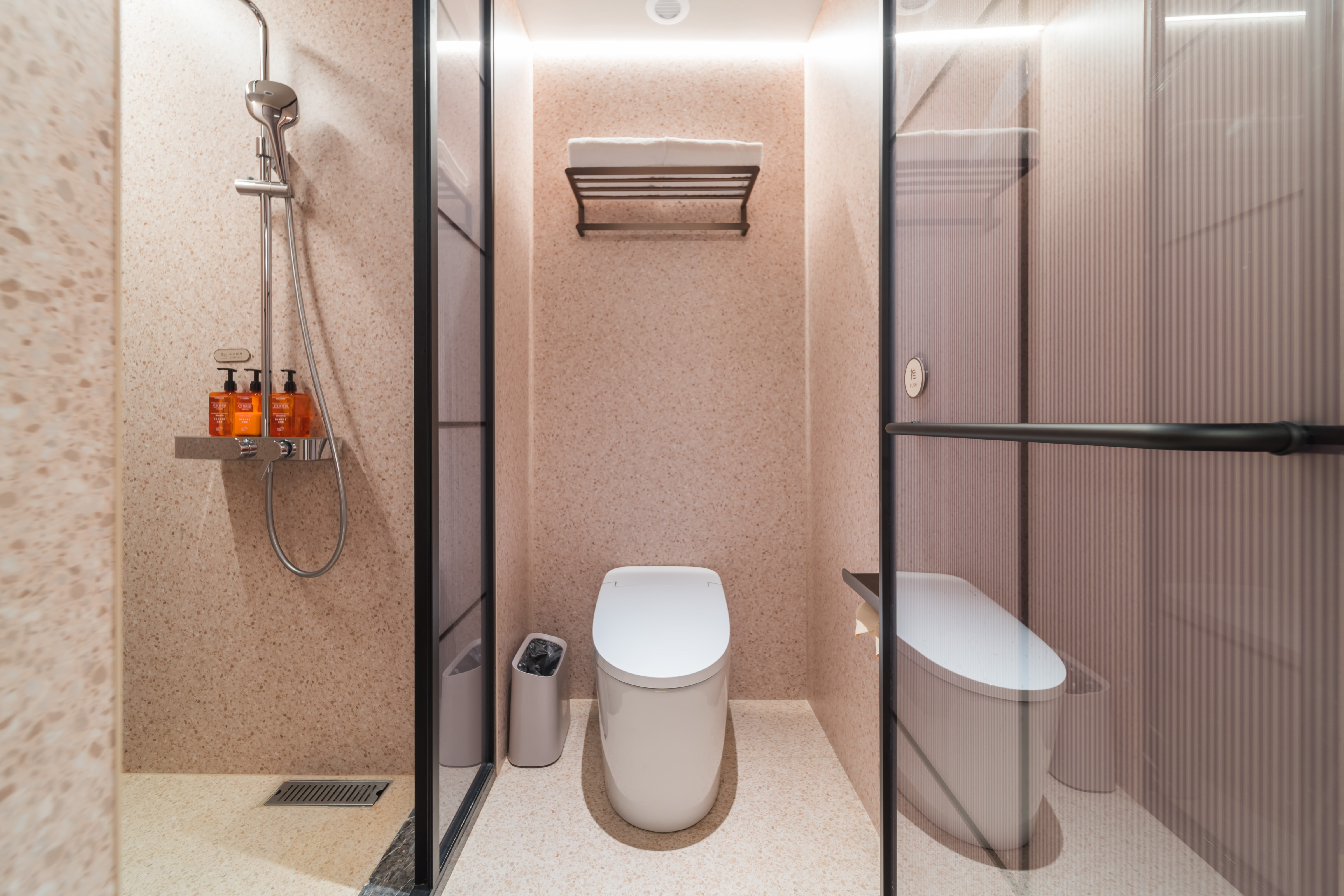 高級雙床間（小冰箱+智能客控+電視投屏）