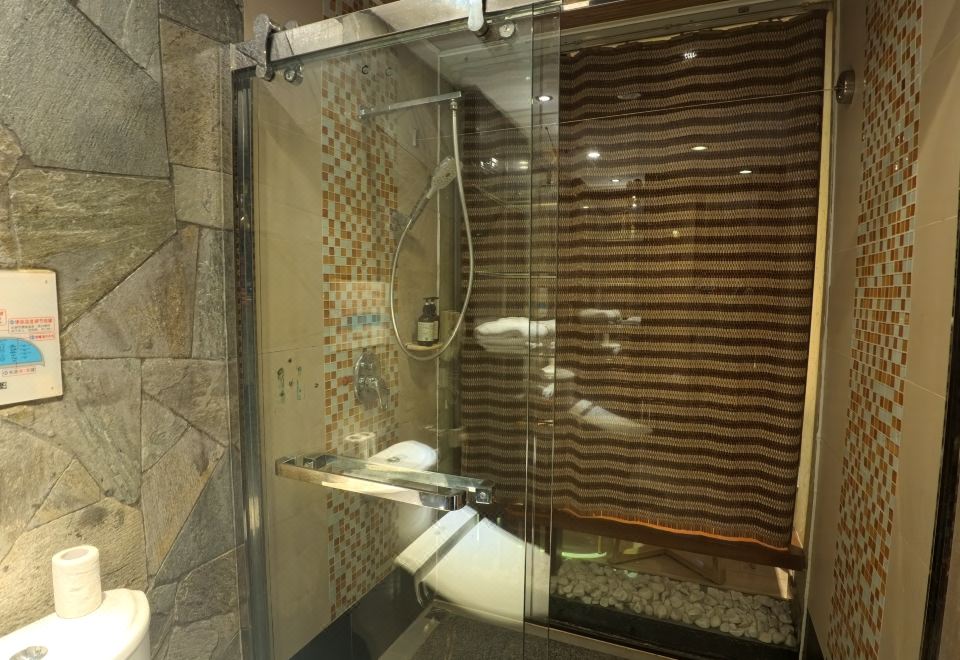 影音豪华大床房（百寸大屏+腾讯VIP+零压观影枕）无窗