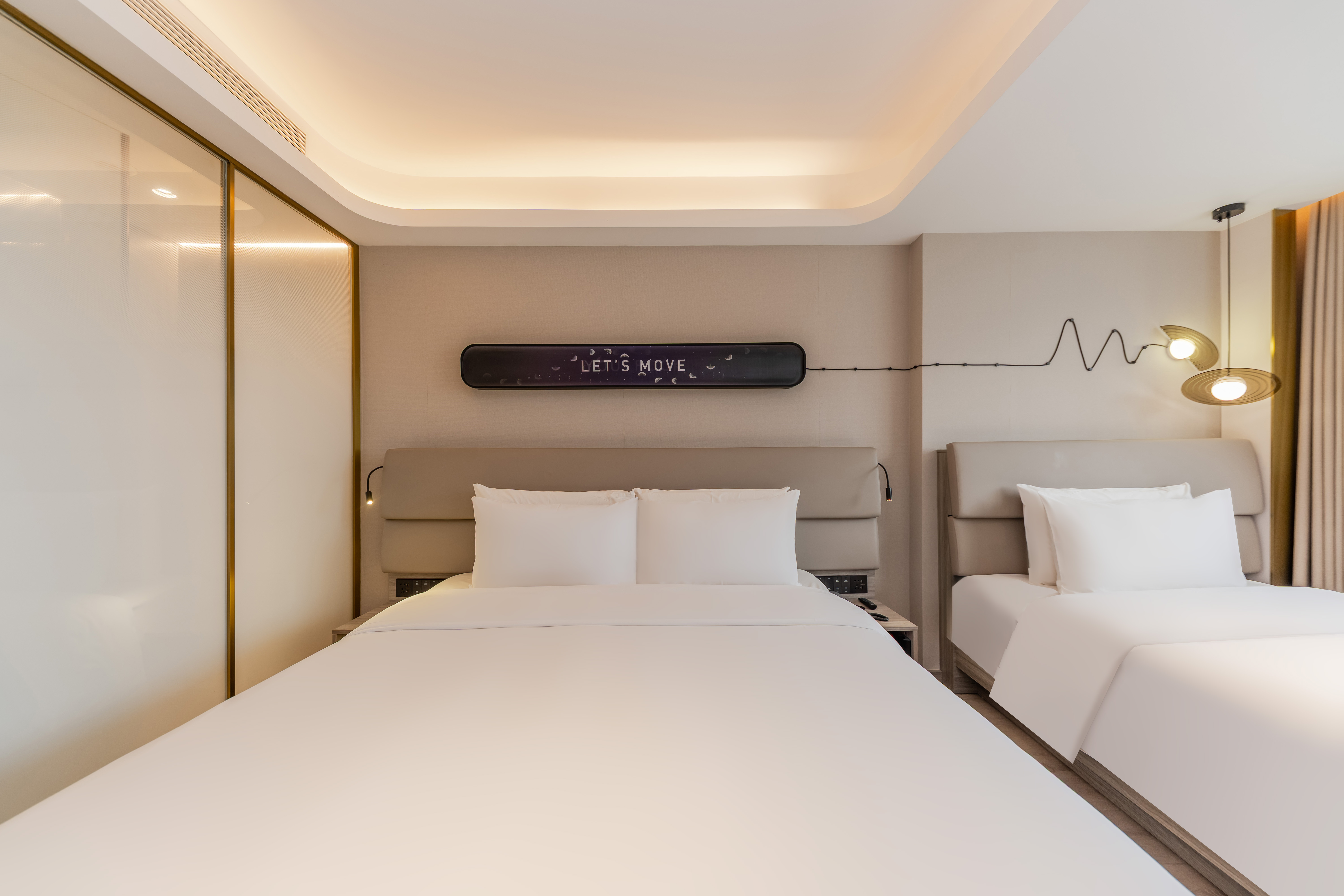 家庭房（智能投屏+徕芬吹风机）