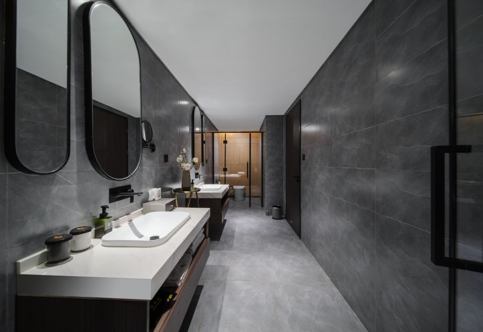 Light Luxury Exclusive Suite (Double Vanity-Smart Guest Control)