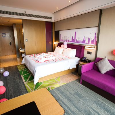 浪漫優享大床房 深圳龍華清湖希爾頓歡朋飯店優惠