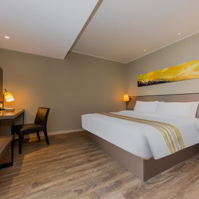 高級大床房 如家精選飯店（上海陸家嘴羽山路源深體育中心地鐵站店）優惠