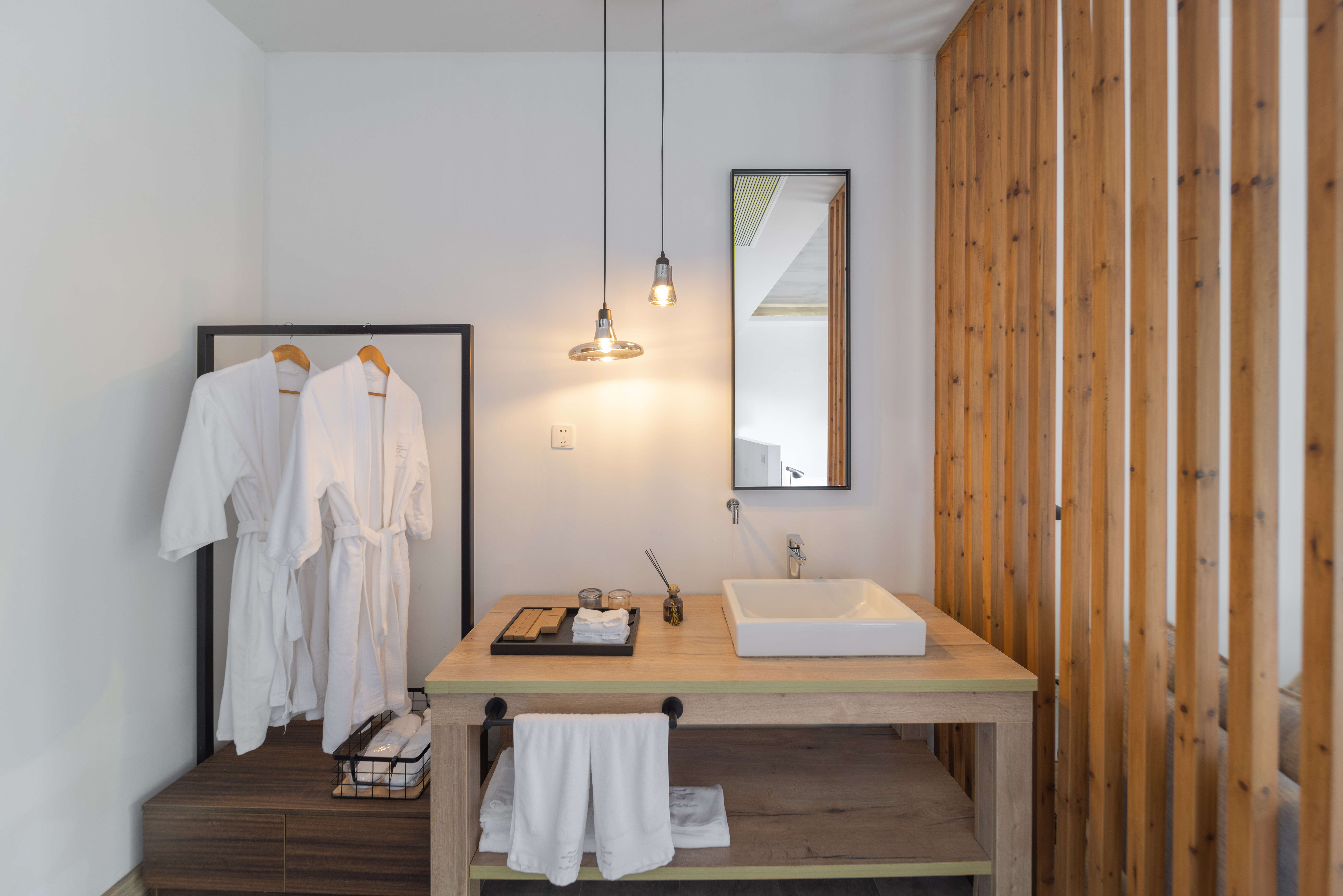 闻茶湖景大床房