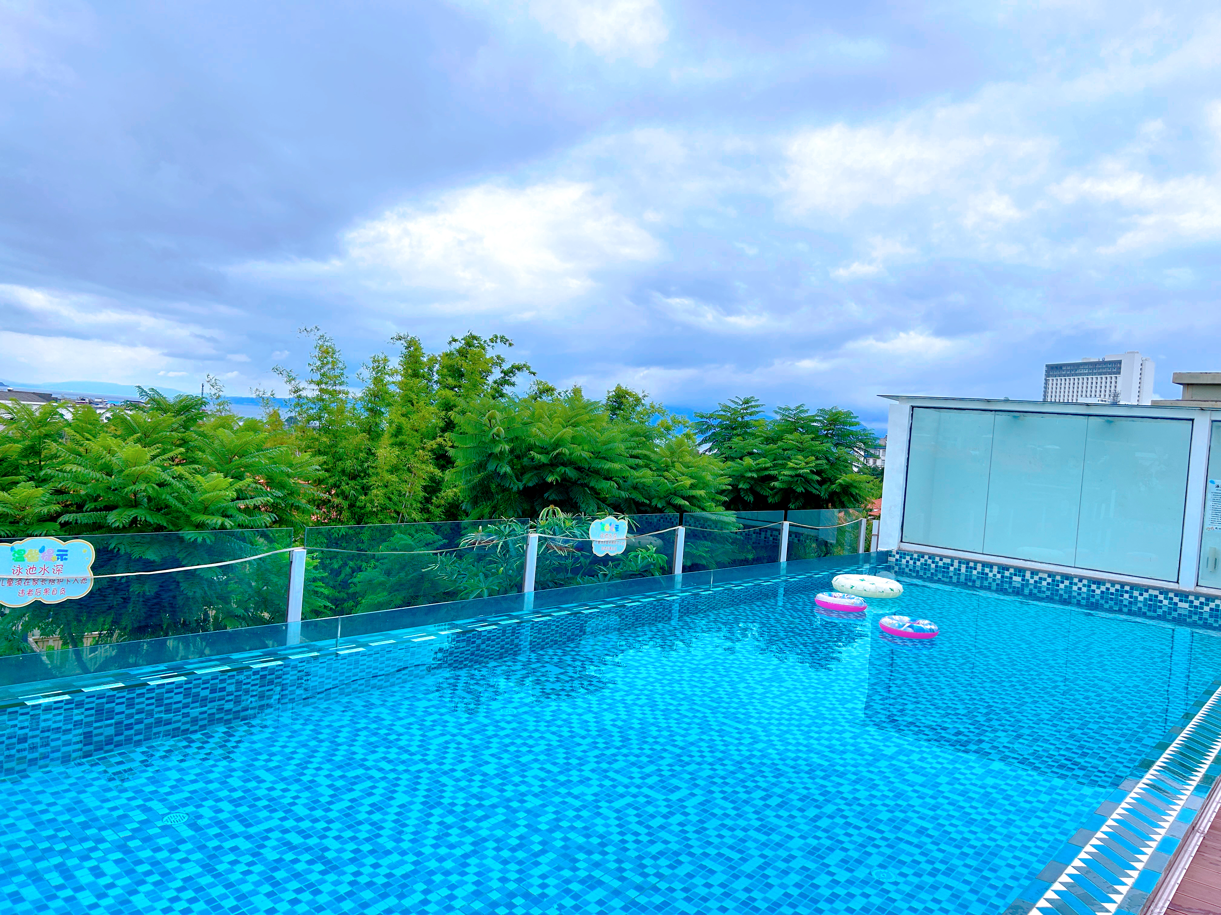 畅享·影院三卧一厅泳池别墅