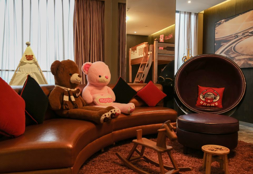 泰迪珍藏星品家庭亲子套房（大床+子母床）