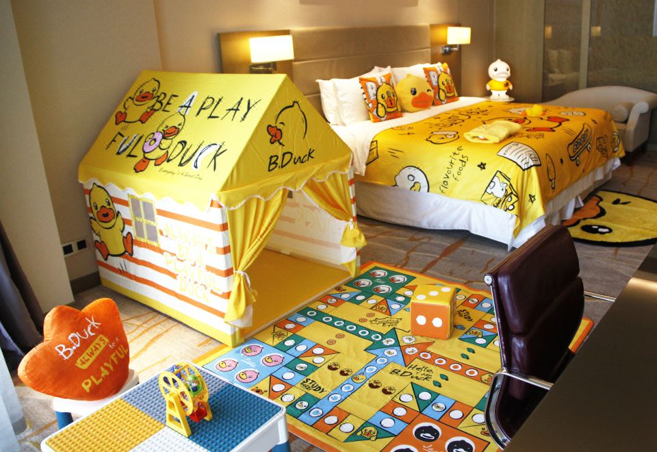 Sheraton Qingdao West Coast HotelB.duck Family Theme Room
