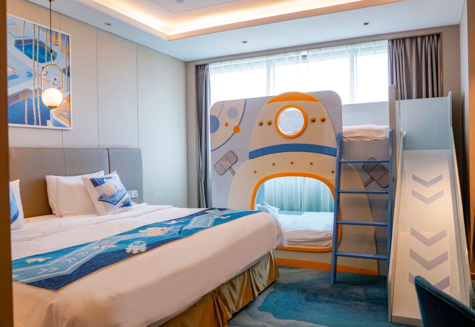 宇宙飞船亲子房