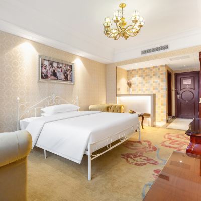 家庭親子套房（二室二衞+舒適浴缸+小帳篷+積木拼裝玩具） 維也納國際酒店（鹿寨店）優惠