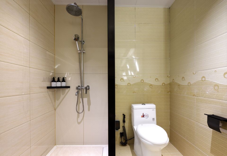 Qingqi Scenic View Family Room With Balcony