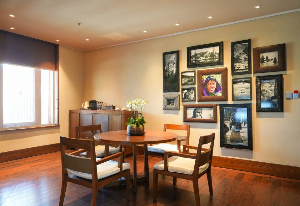 供氧珠穆朗瑪布宮景套房