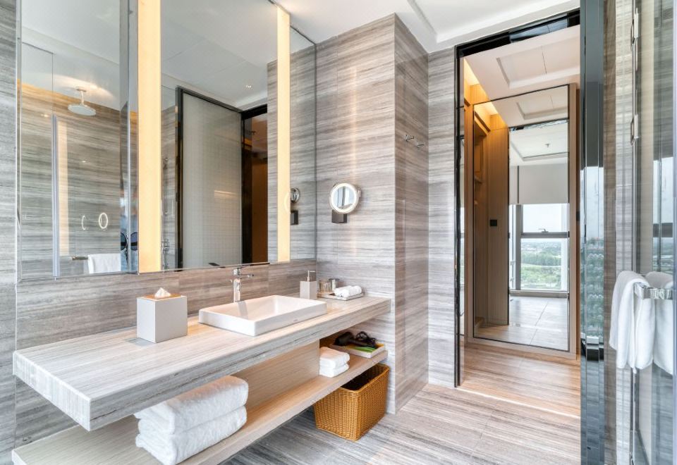 Courtyard By Marriott Hangzhou XihuPremier King Room