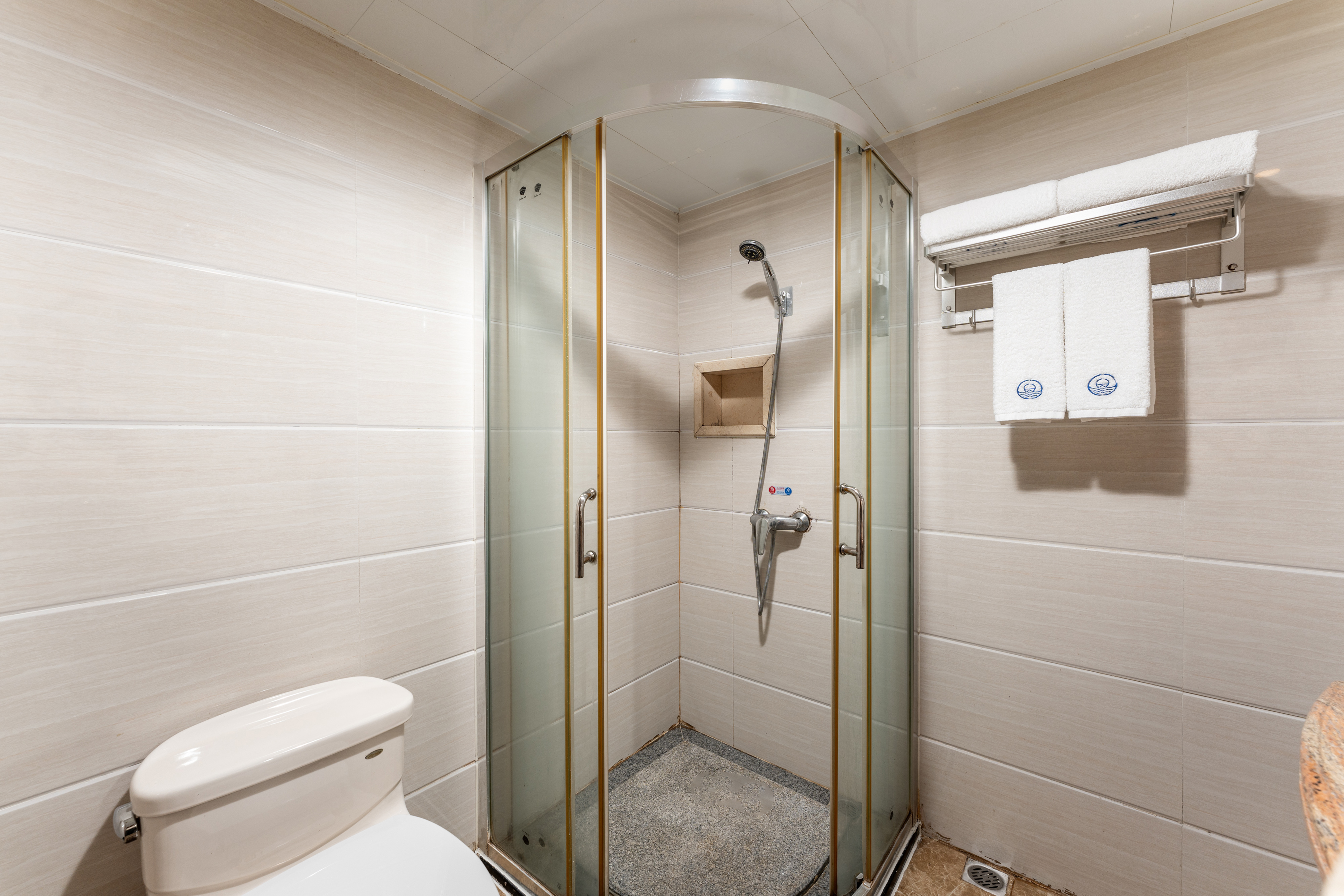 Huahai Hotel (Guangzhou Jiangnanxi changgang Metro Station)标准间[精选|舒适床品+安享睡眠+自然采光】