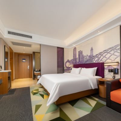 歡享大床房（Serta床墊+彼得羅夫洗護+休閑書桌區） 深圳光明希爾頓歡朋酒店優惠