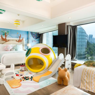 糖果飛屋主題180°海景日出家庭房（玩具桌 | 滑滑梯） 珠海海灣大酒店優惠