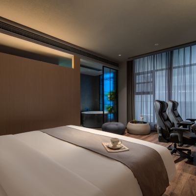煙塵·高配電競大床房（卓威240HZ+7700+4070S） 長飯店（五一廣場IFS國金中心店）優惠