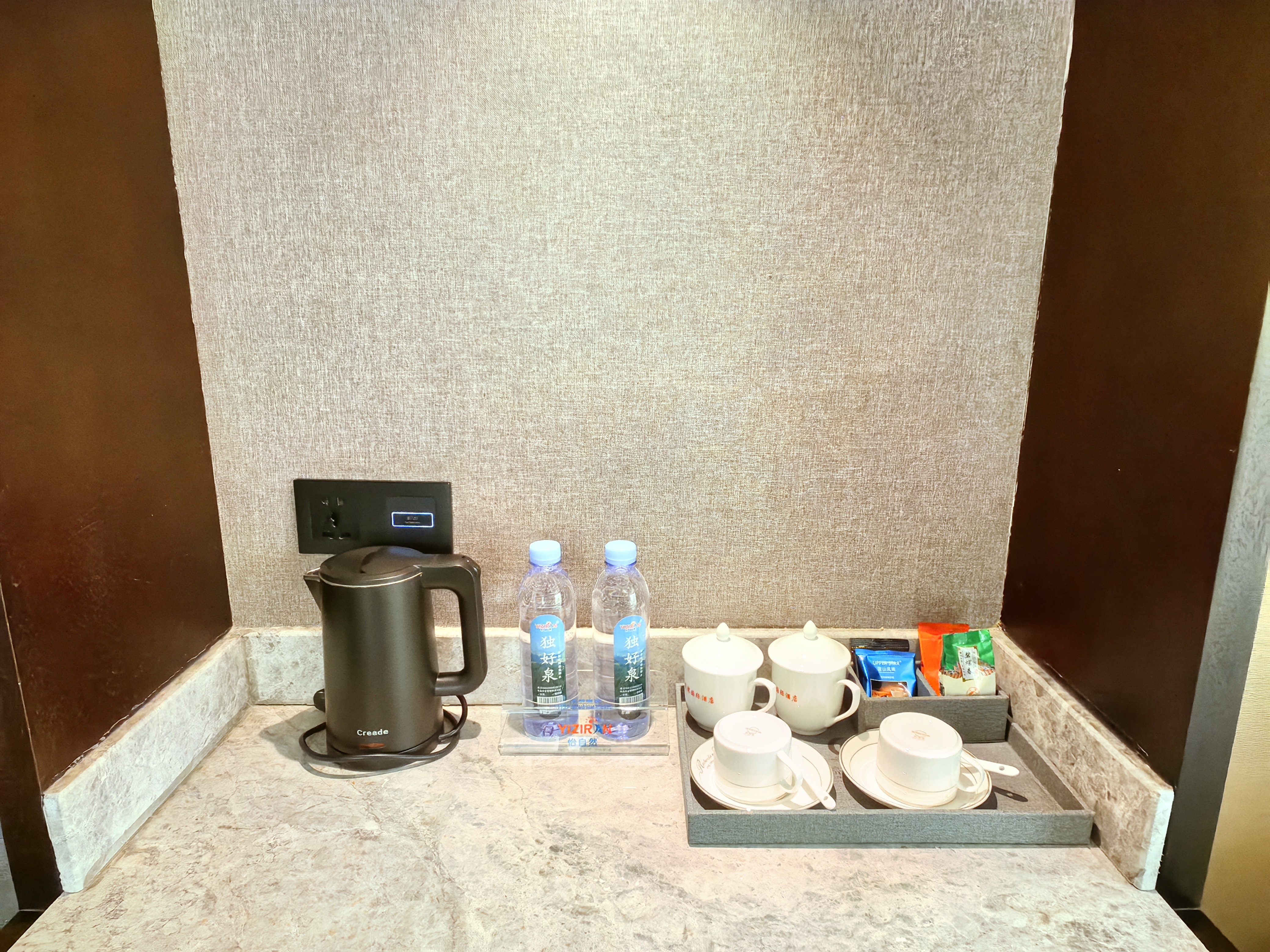 湾景大床房（现代简约沙发+观景+茶几）