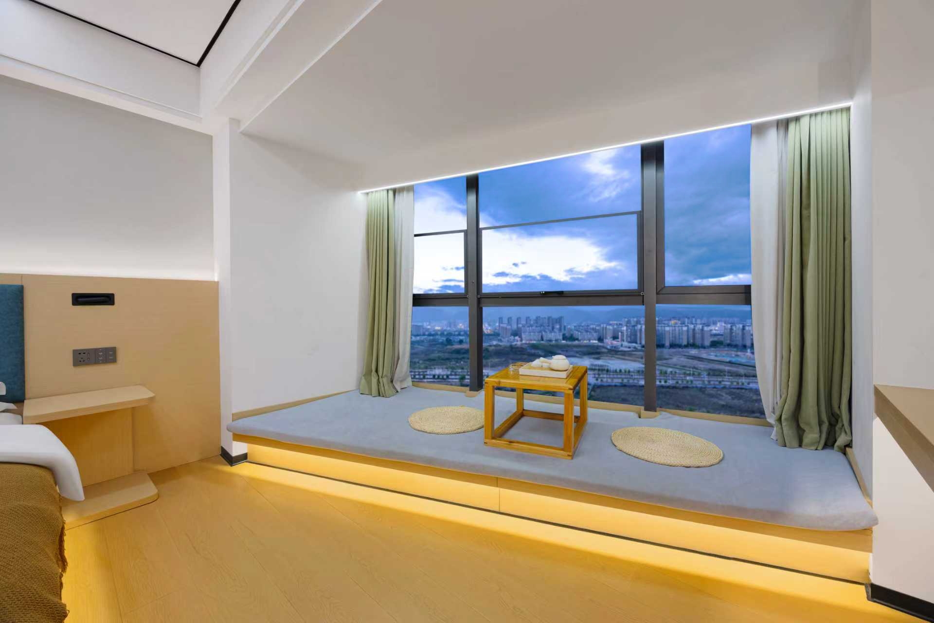 高空景观豪华套房（闲观夜街市井+定制静眠床品+智能马桶）