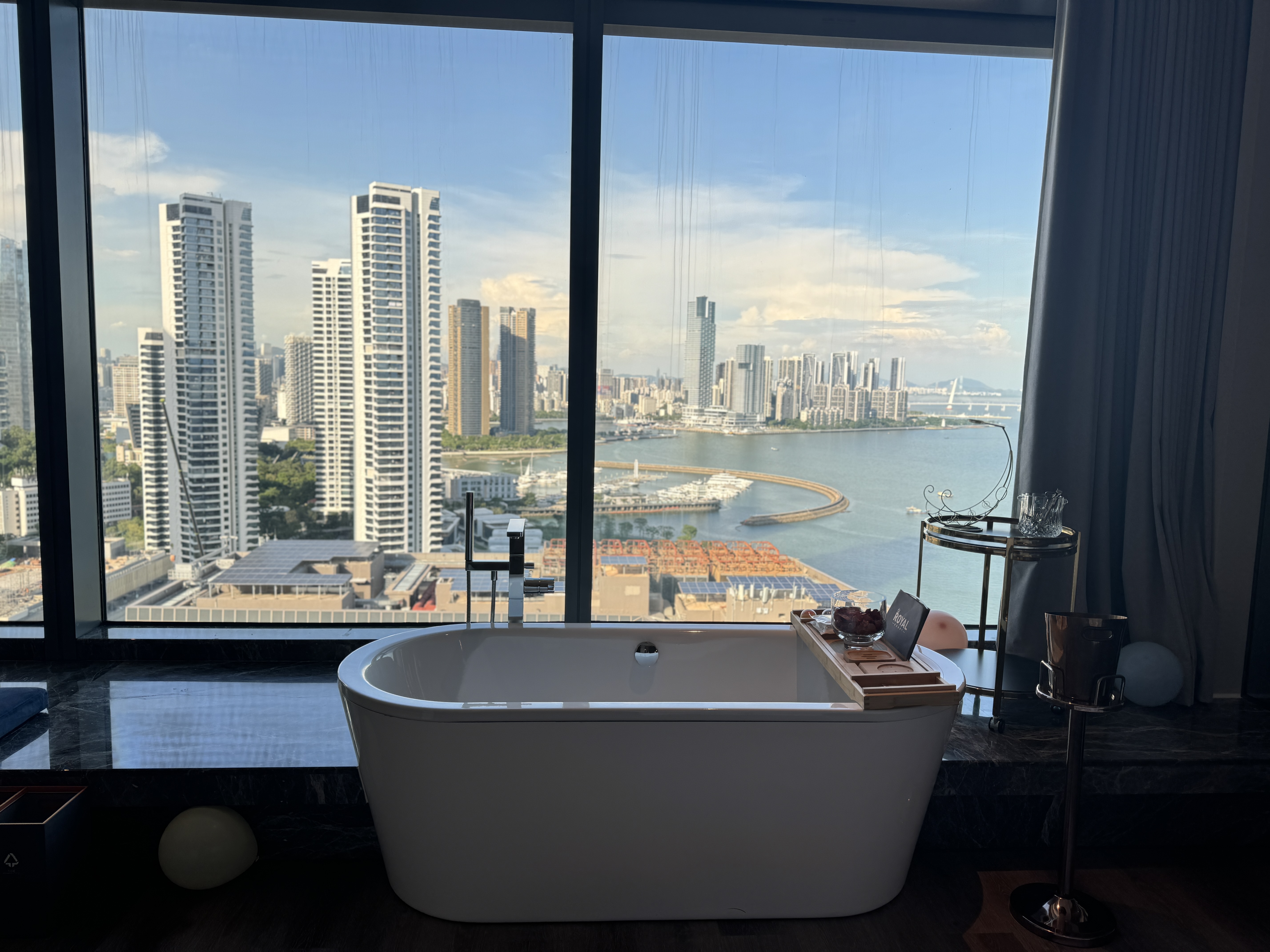 UrCove By Hyatt (Shenzhen Shekou Cruise Center)Romantic Suite - Sea-View (Bathtub)