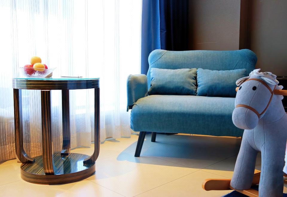 亲子主题双床房（小童梳化床+小童洗漱用品+木马）