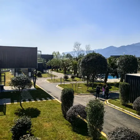 Luoping Laiye Hotel