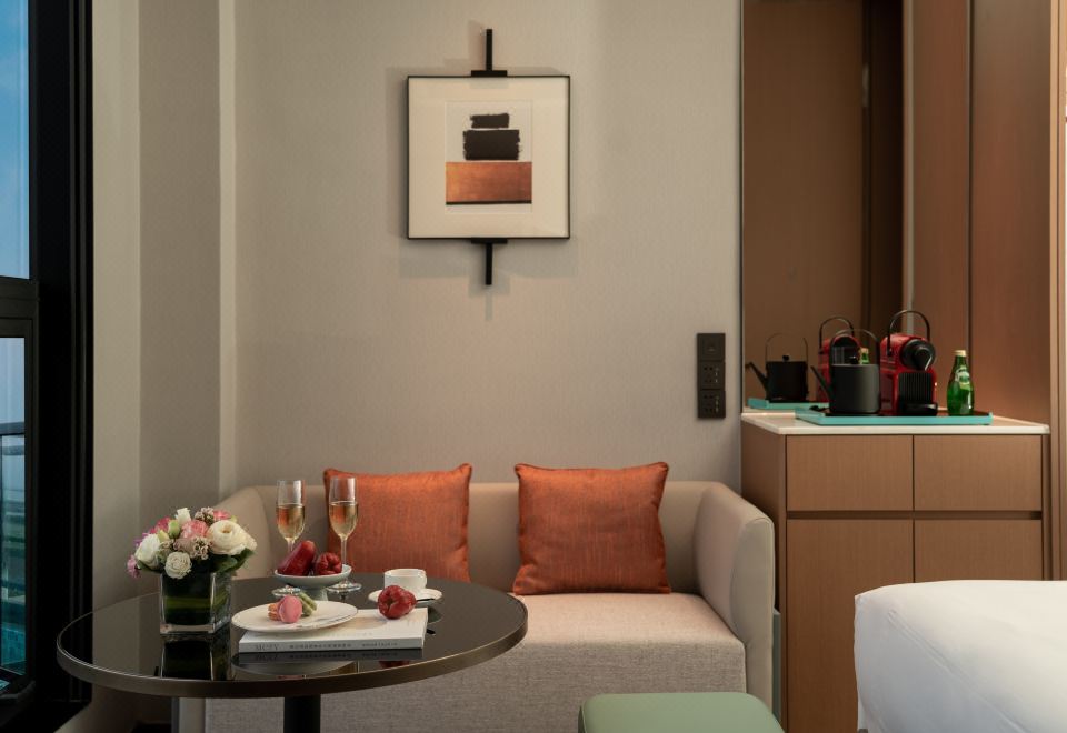 180°湖景大床房