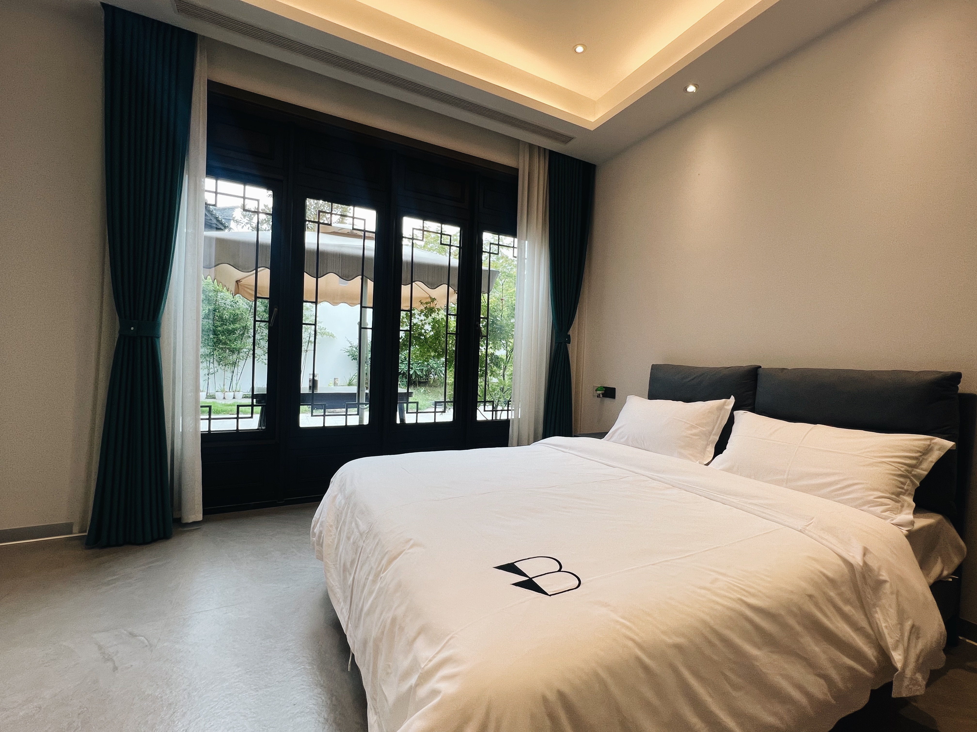 豪华四卧三衞影音花园别院