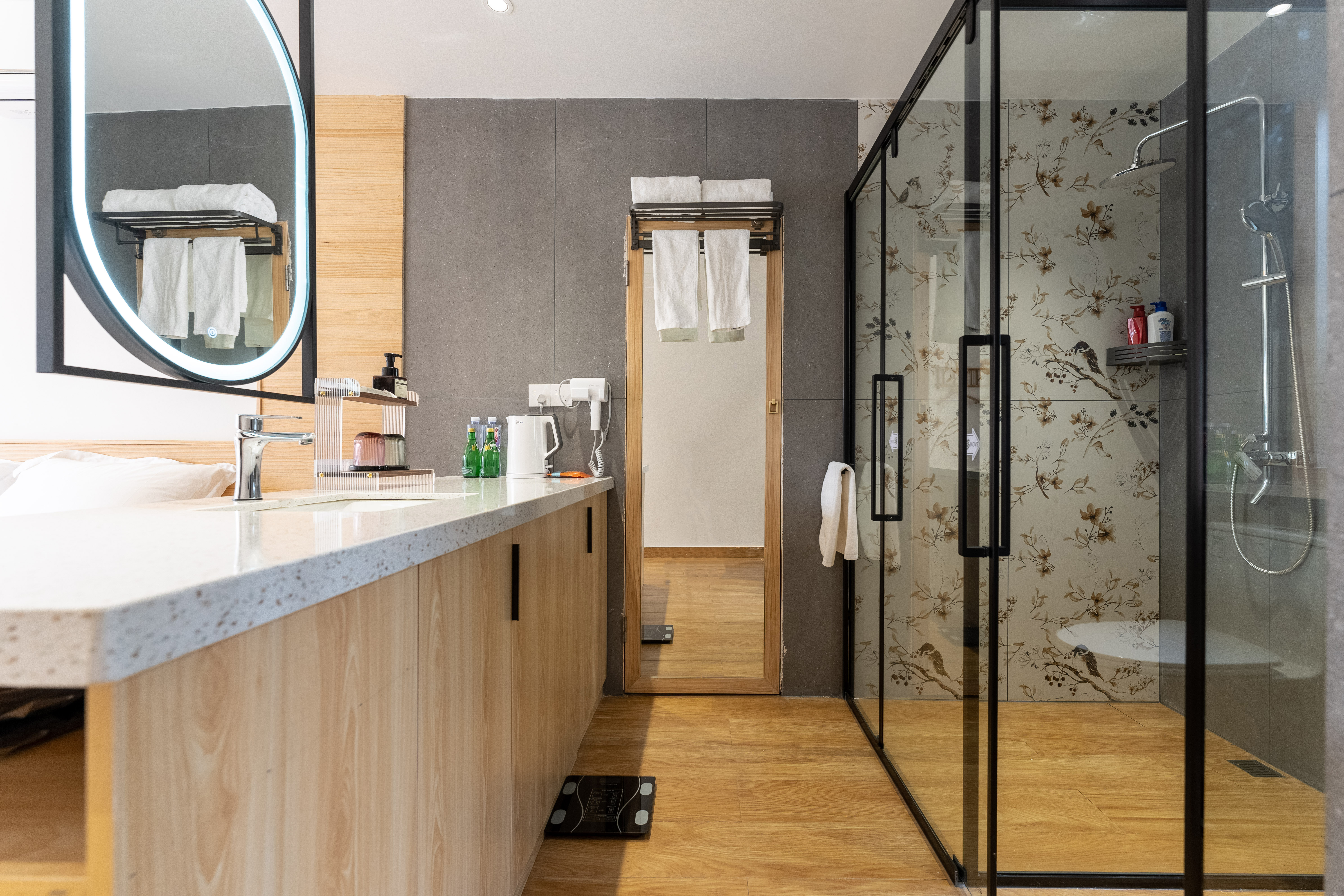 东井·露台大床房丨小冰箱+品茶露台+古桥河景