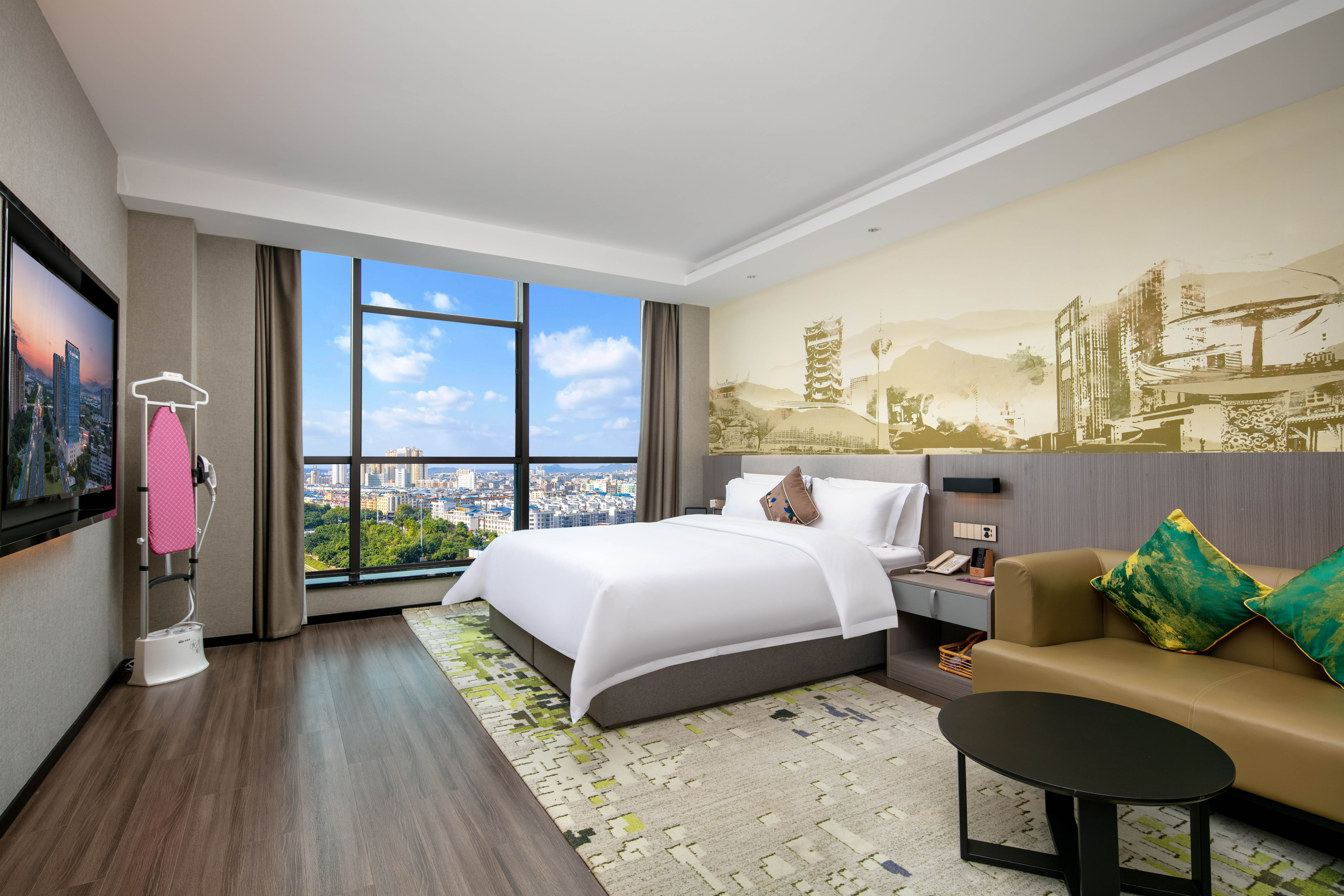 阳光大床房（高空景观+独立办公区+全自动洗衣机）