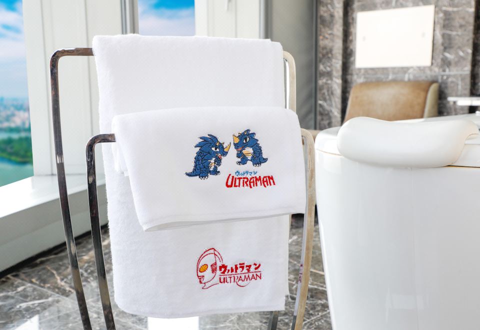 InterContinental NanjingUltraman Themed Family Lake-View Suite