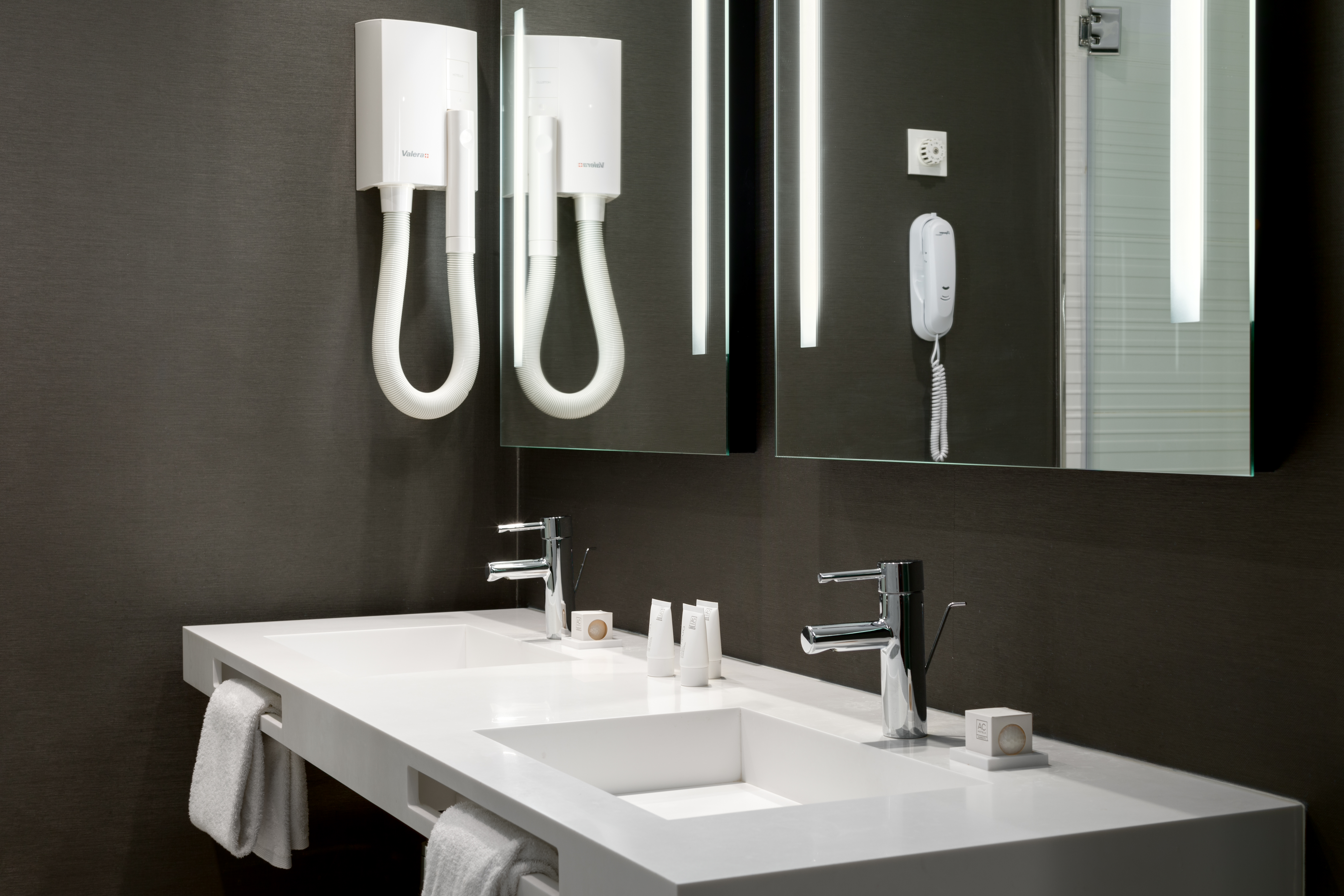 部分海景豪华特大床房