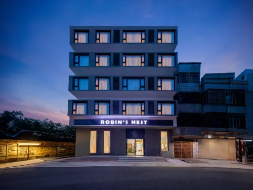 Bird's Nest Art Homestay (Beihai Old Street Beibu Gulf Plaza)
