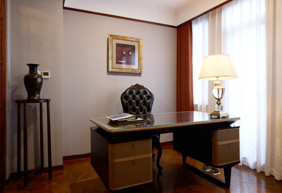 Jin Jiang Park Hotel ShanghaiPremier Suite