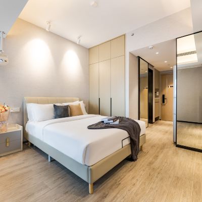 觀影大床房（百寸投影+記憶深睡枕+冰箱+洗衣機） 鉑瑞斯行政公寓（深圳海岸城南油服裝城店）優惠