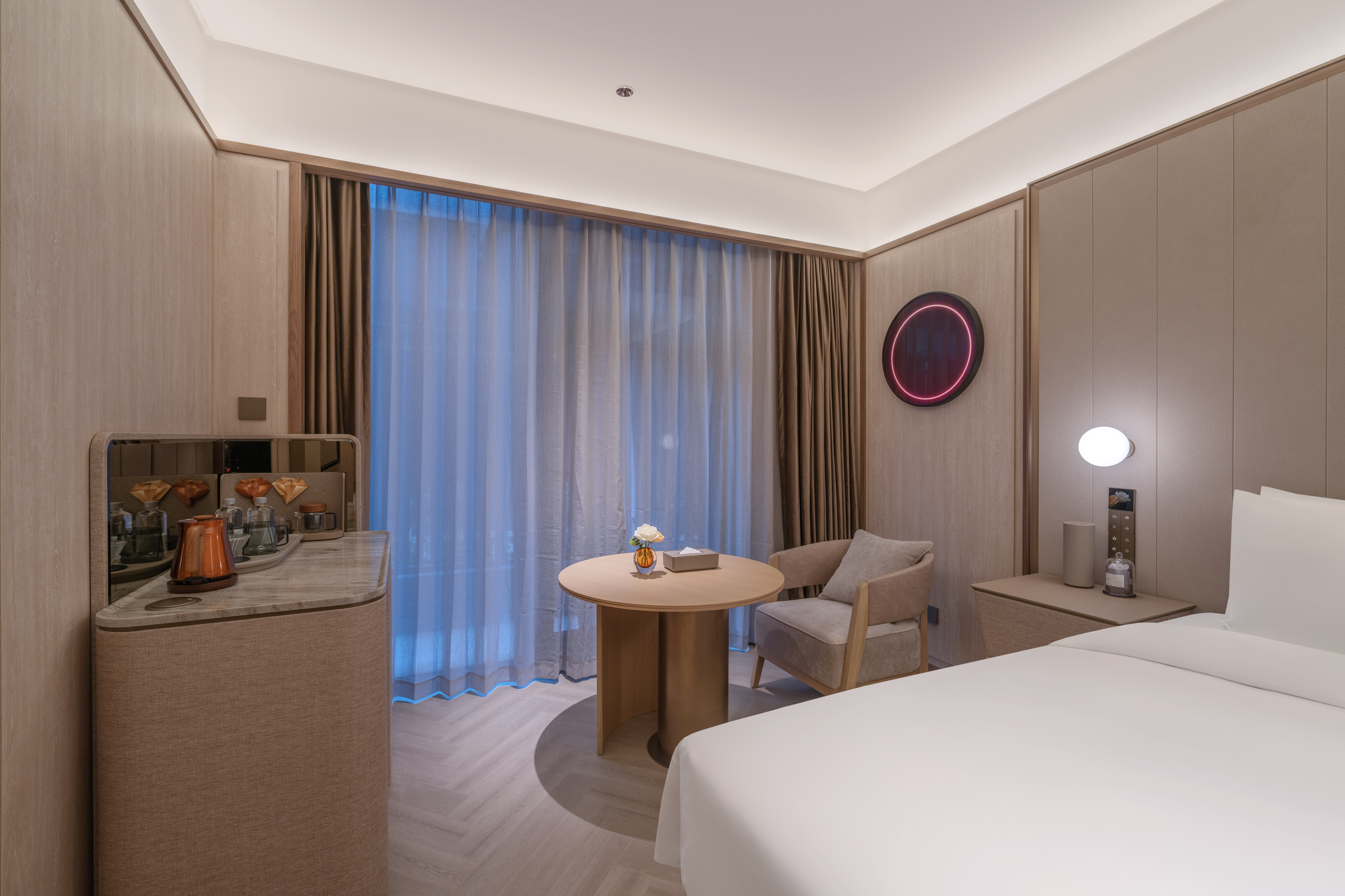 小院大床房（丝涟床垫+徕芬吹风机+Mini吧+助眠音箱）