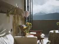Snow Mountain Wake Up Hotel