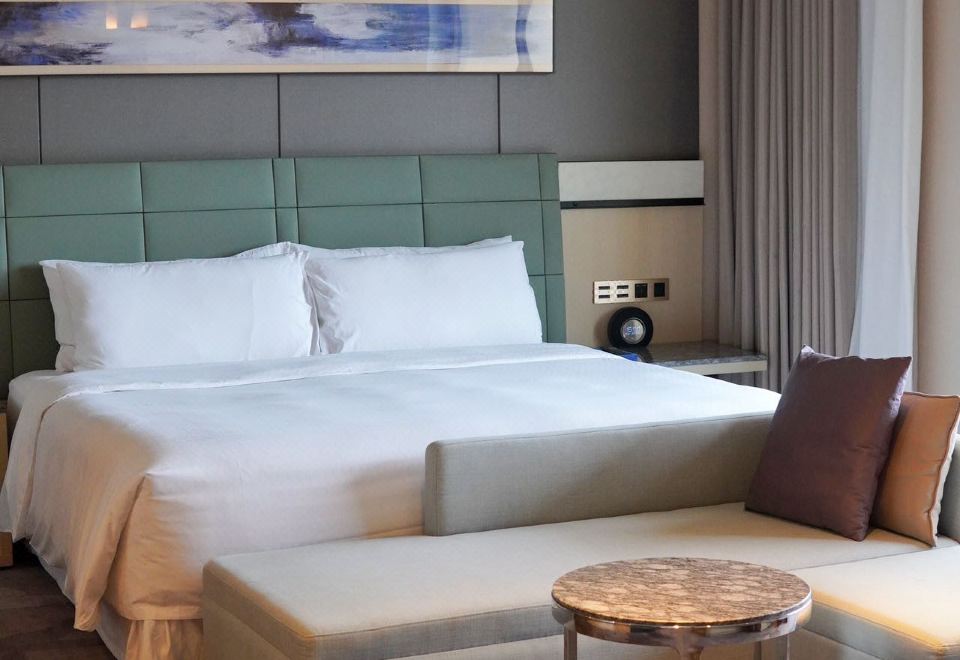 豪華山景露臺套房