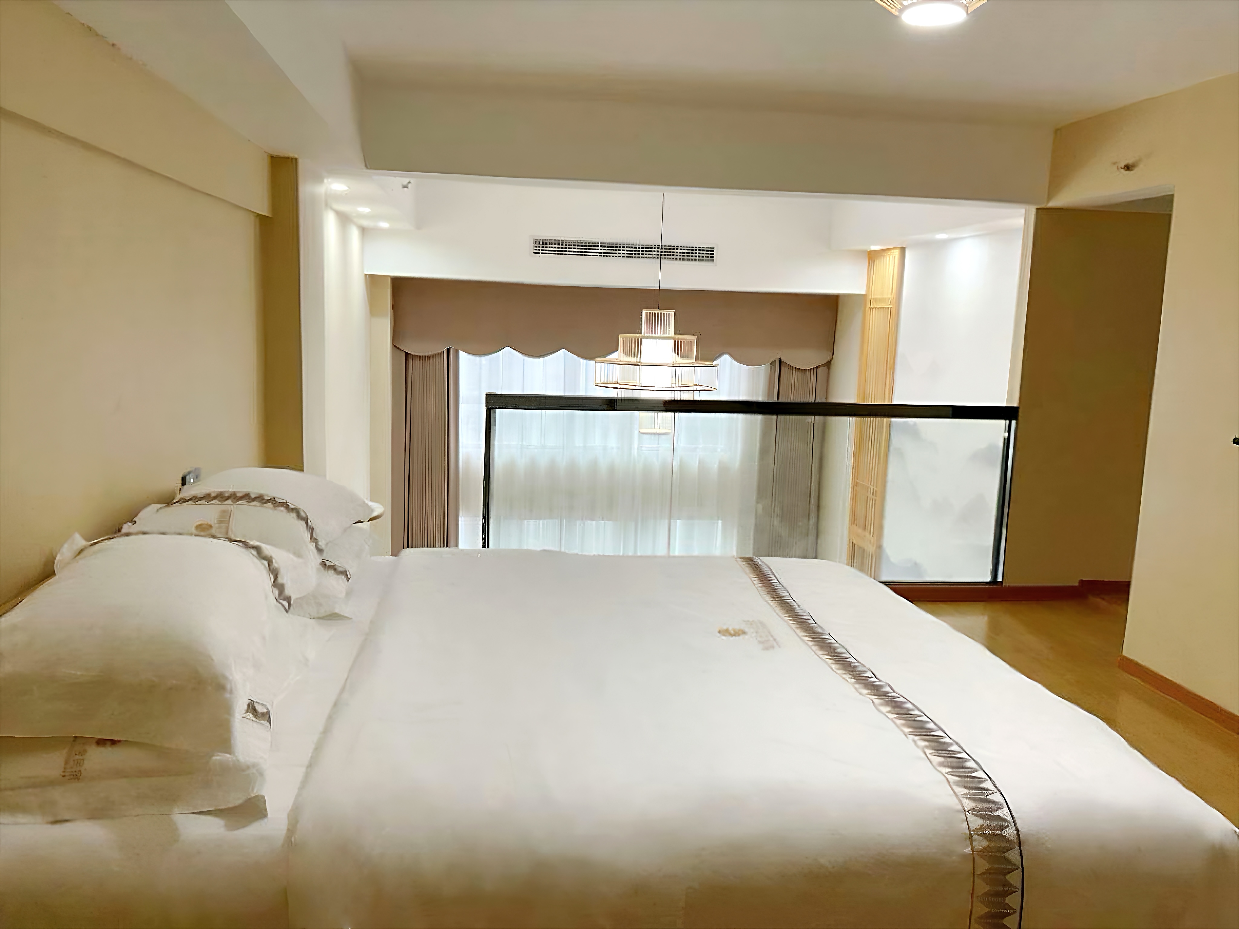 LOFT原木风亲子房∣两衞∣客厅∣洗衣机∣3P空调∣大飘窗