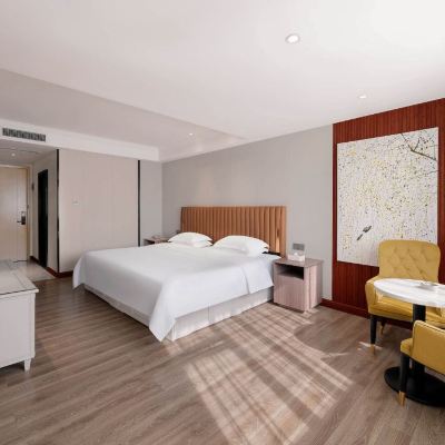 舒適大床房（直攬城景 + 記憶枕護眠） 滙東假日酒店（廣州龍洞步行街植物園地鐵站店）優惠