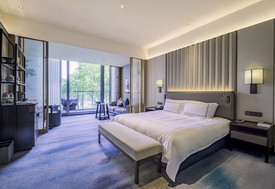 豪華湖景大床房