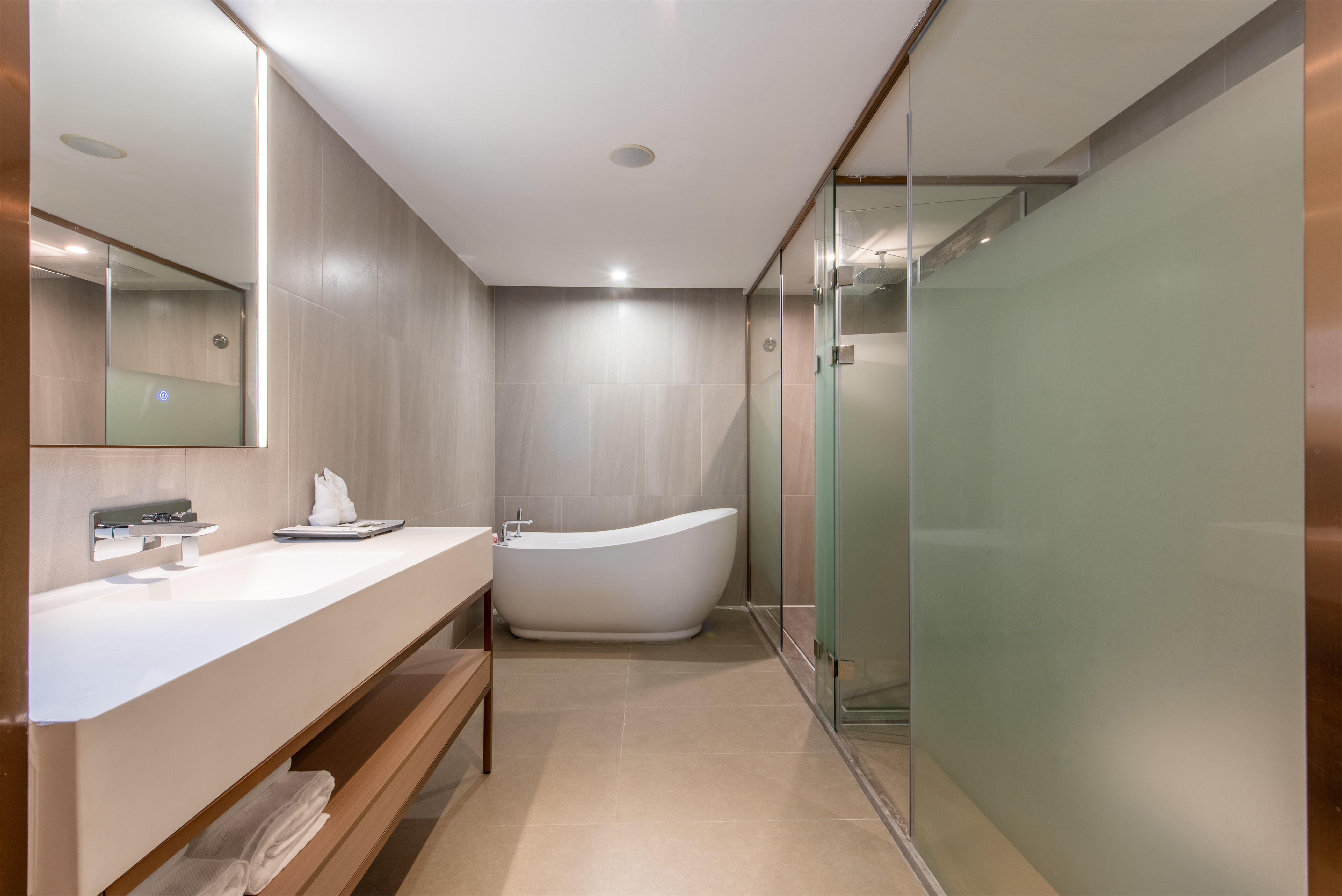 行政大床房 [慵懒贵妃椅+浴缸泡澡＋生日礼布置]