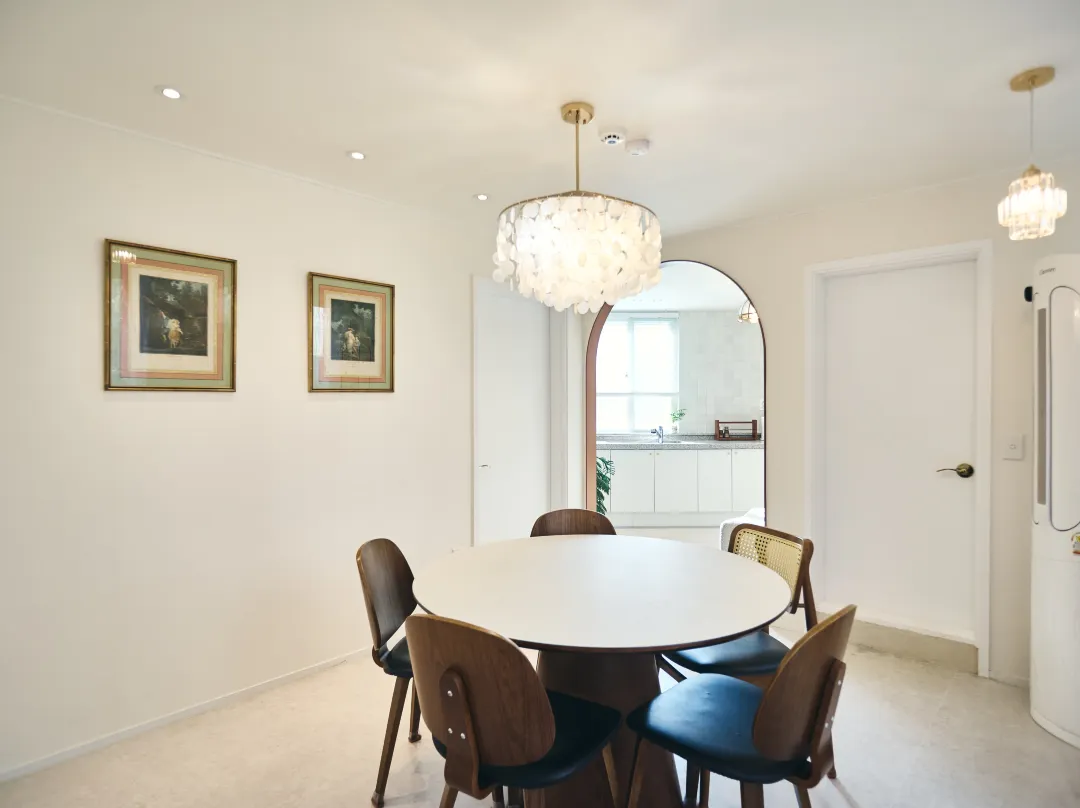 Bilingual Host | Prime Seoul Location | Stylish Interior | Entire Floor To Yourself - 아산시